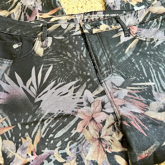 *EUC* Chico's Jeans - Picture 2 of 4